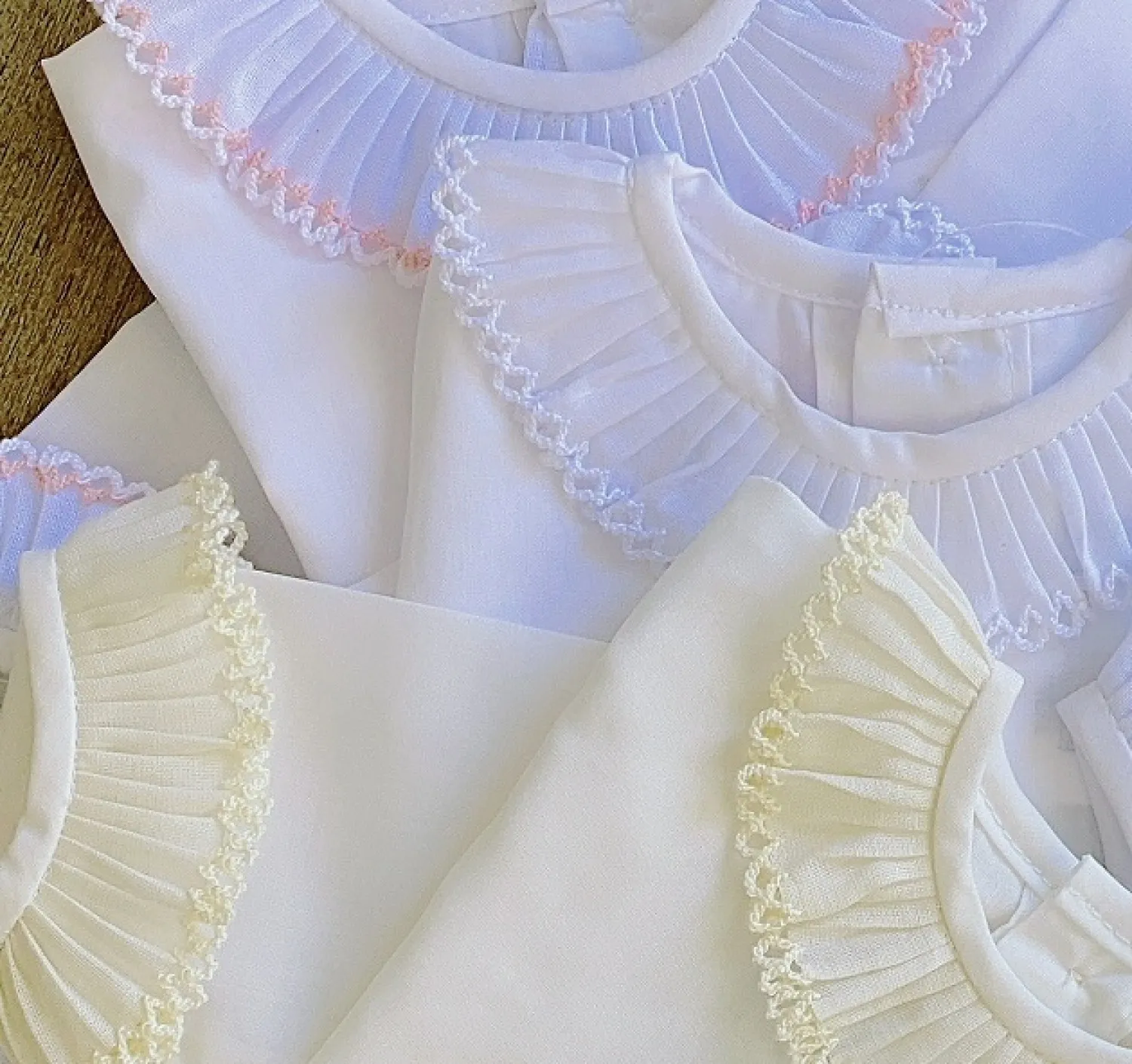 Camisa de popelin blanco con tabla en cuello y puños